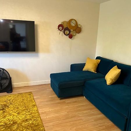 Modern Beautiful Gated Two Bed Apartment Stifford Extérieur photo
