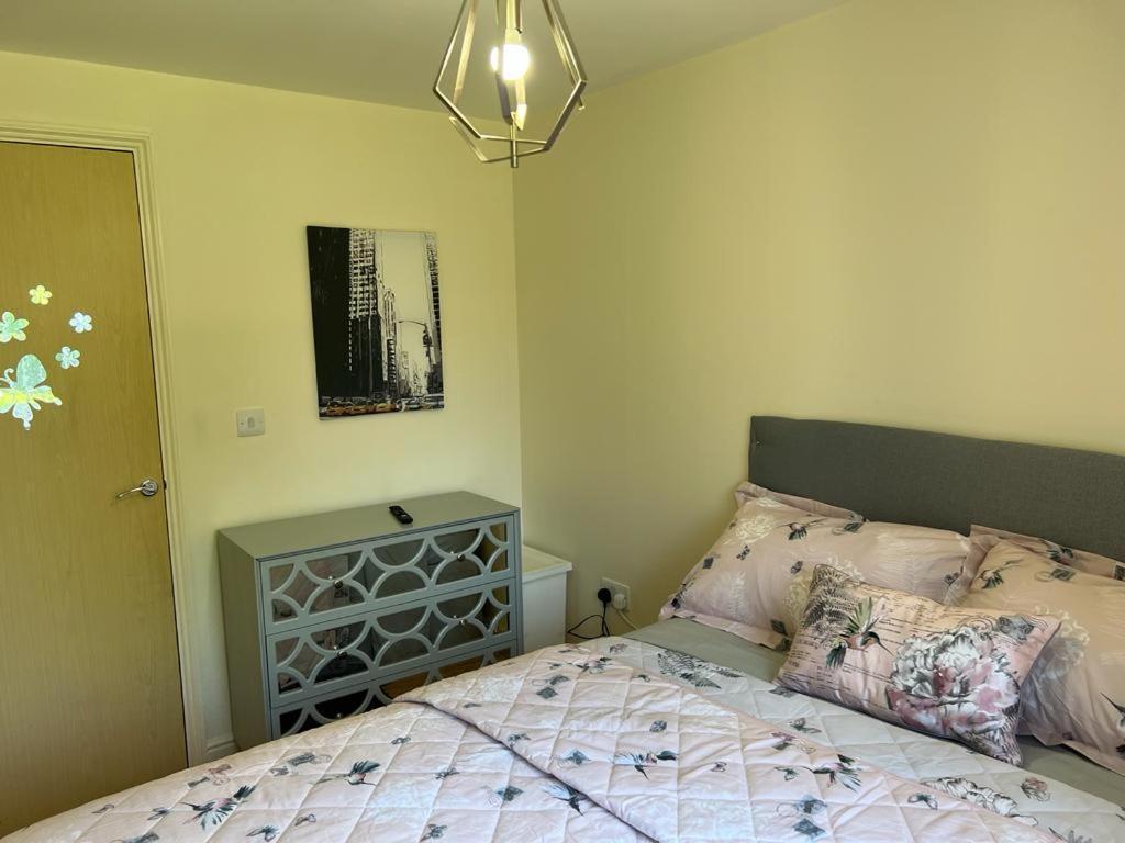 Modern Beautiful Gated Two Bed Apartment Stifford Extérieur photo