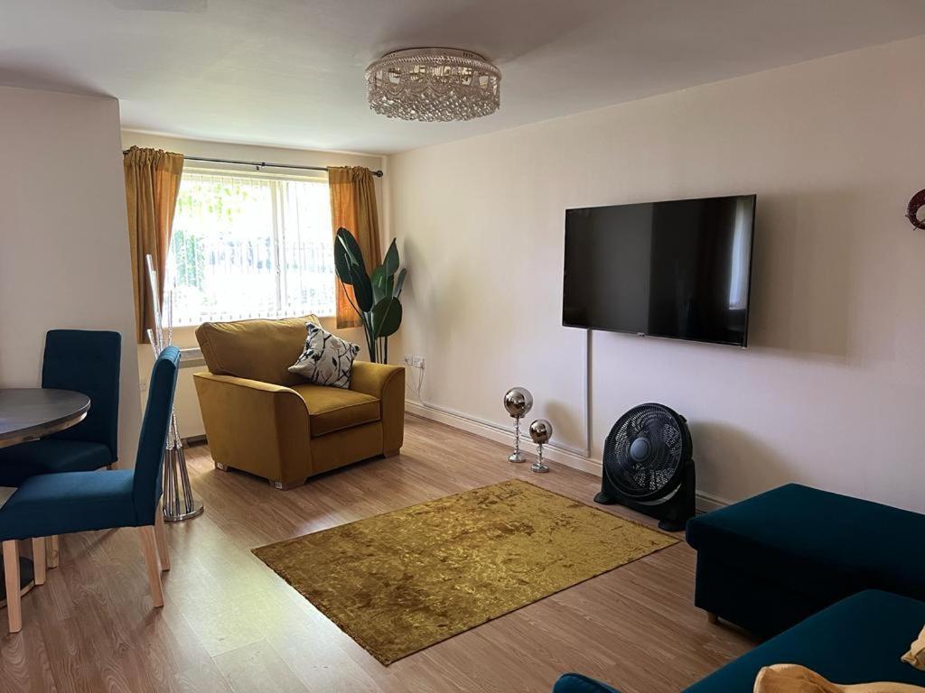 Modern Beautiful Gated Two Bed Apartment Stifford Extérieur photo
