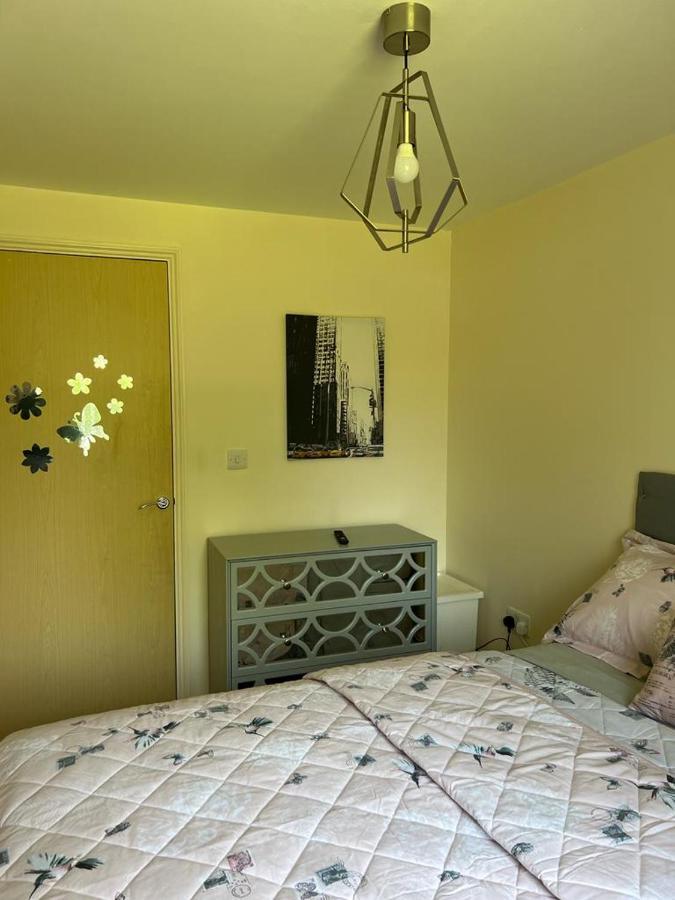 Modern Beautiful Gated Two Bed Apartment Stifford Extérieur photo