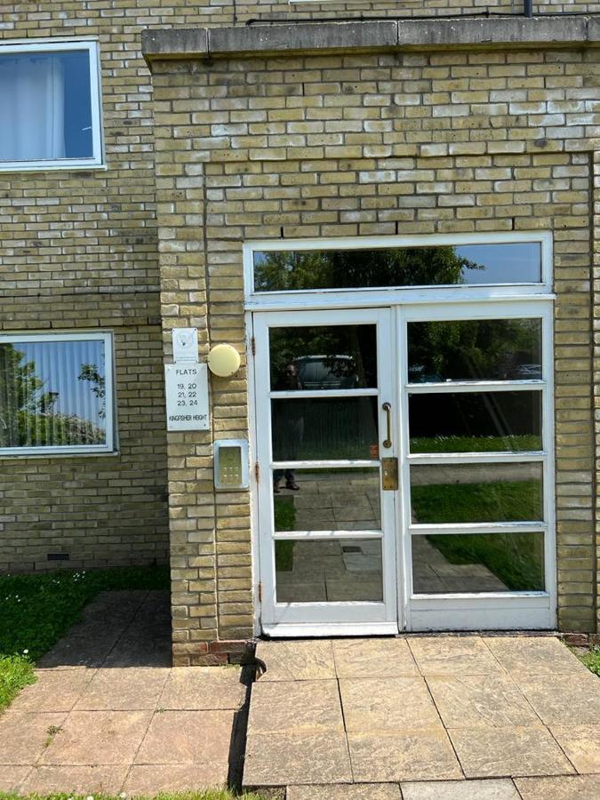 Modern Beautiful Gated Two Bed Apartment Stifford Extérieur photo