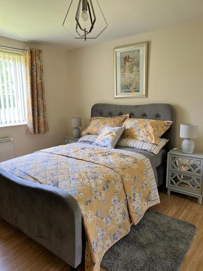 Modern Beautiful Gated Two Bed Apartment Stifford Extérieur photo