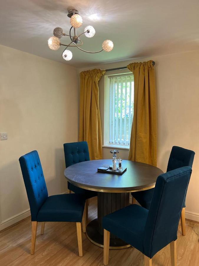 Modern Beautiful Gated Two Bed Apartment Stifford Extérieur photo