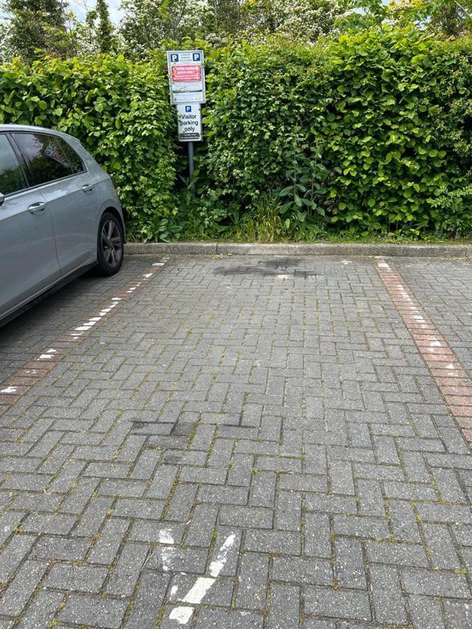 Modern Beautiful Gated Two Bed Apartment Stifford Extérieur photo