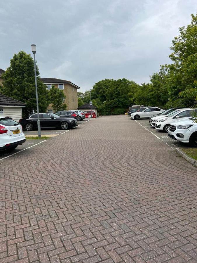 Modern Beautiful Gated Two Bed Apartment Stifford Extérieur photo